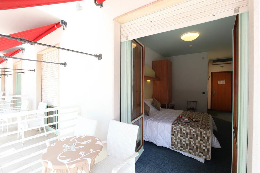 Hotel Derby S Lido di Jesolo Exterior foto